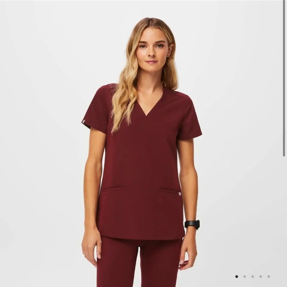 Figs Casma Three-Pocket Scrub Top - Burgundy - XS